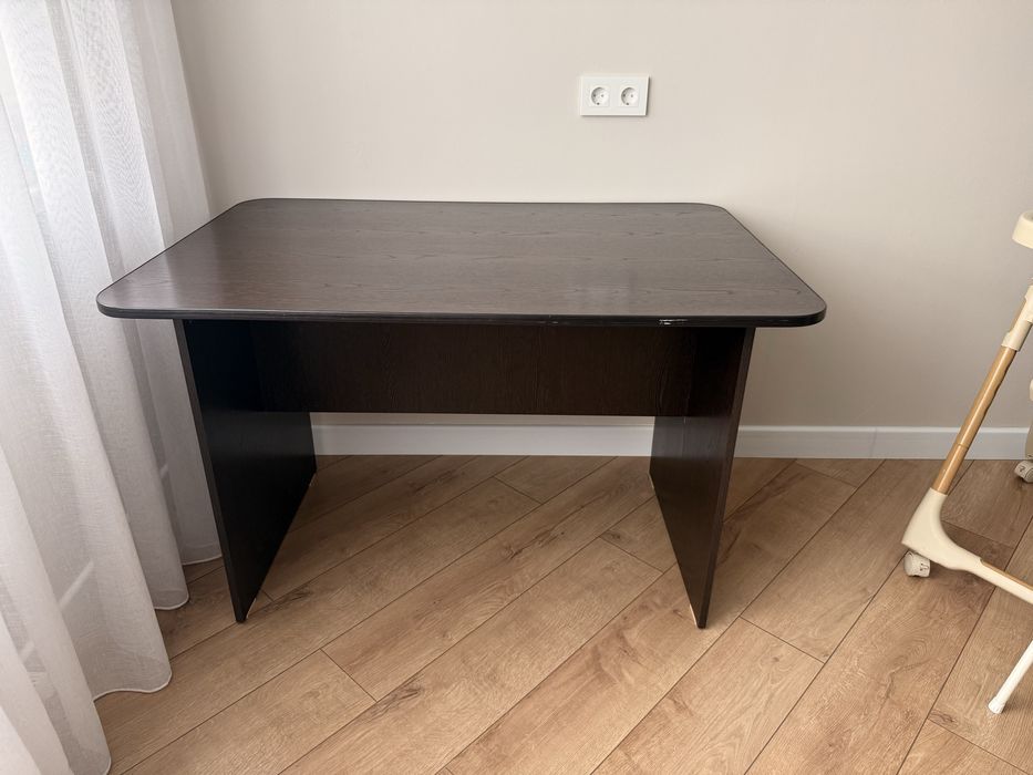 Продам стол в отличном состании.