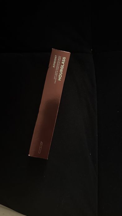 Hourglass четка за фон дьо тен