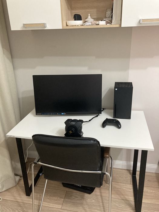 Белый стол абсолютно новый