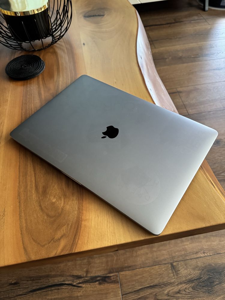 Macbook Pro 15” 2017 i7 512GB 16GB RAM 2.9Ghz Space Gray !