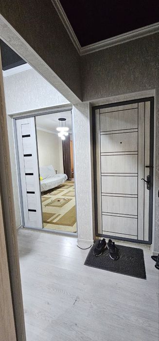 Юнусабад 10 2 комнатная на 3 этаже 5 этажного дома