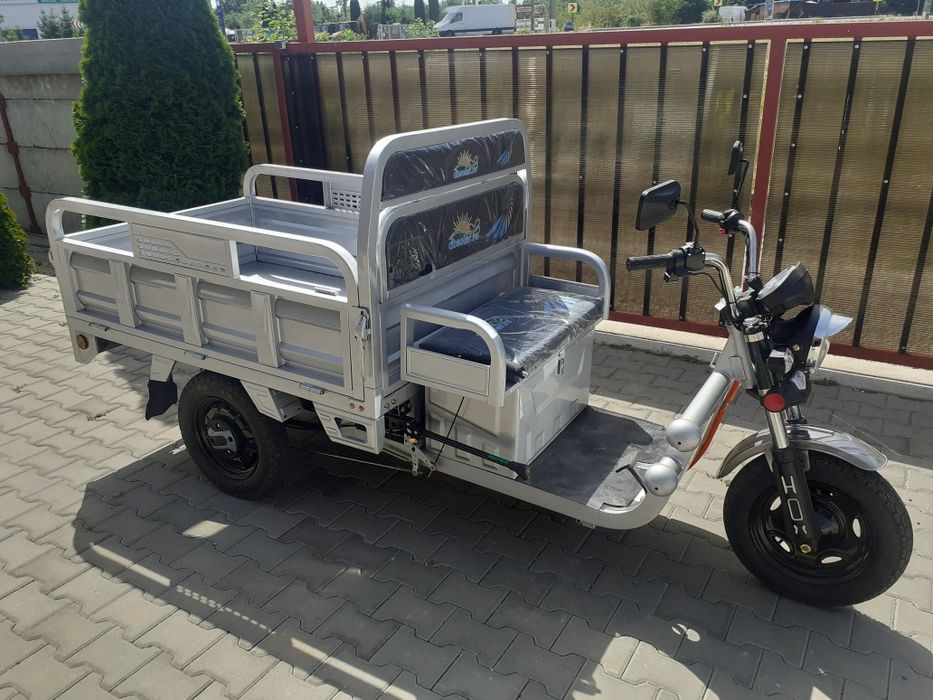 Vând Triciclu Tuk tuk electric.