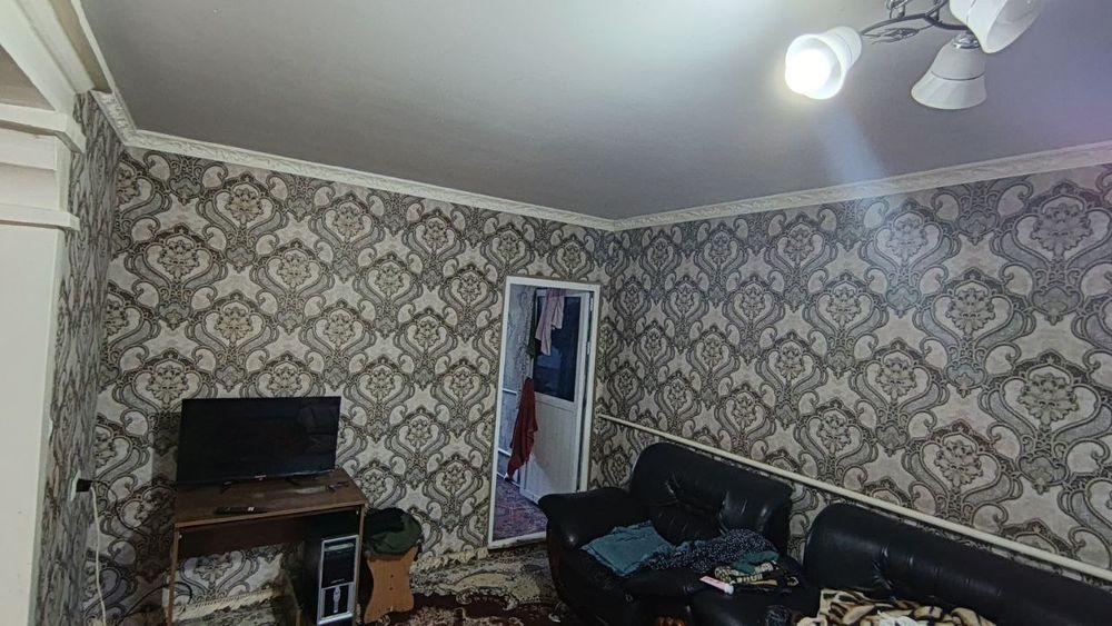 Zudlik bilan frunze massifda 2xonali skvaznoy kvartira sotiladi