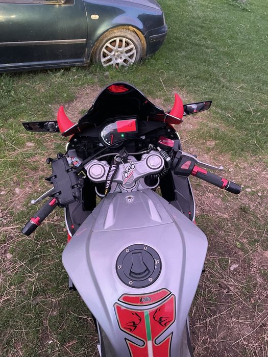 Vînd  sau schimb cu super moto Aprilia rs4 125