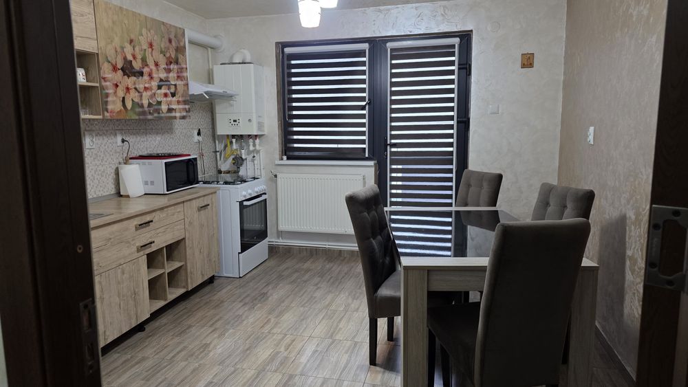 Închiriez apartament