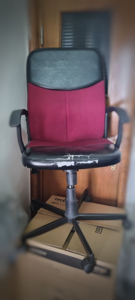 Vând scaune de birou/directoral