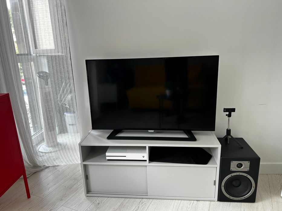 Canapea extensibilă + TV