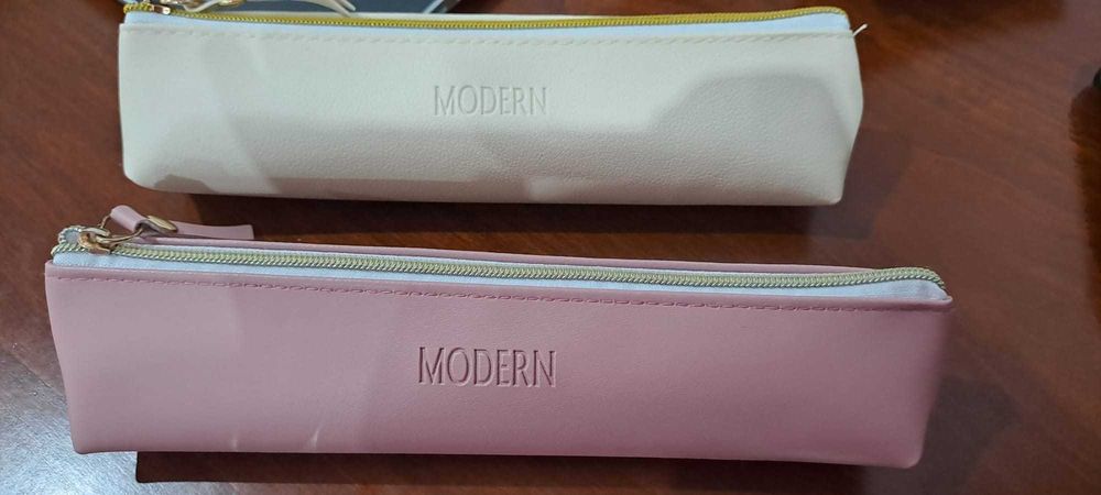 Penare din piele și pânză.