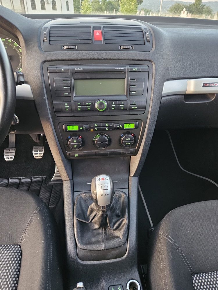 Skoda Octavia Scout/4x4/Clima /zoll/2l