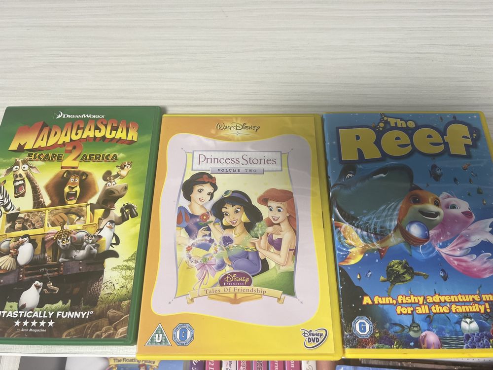 Dvd uri the reef / Barbie / Sofia/princess story/Madagascar/SpongeBob