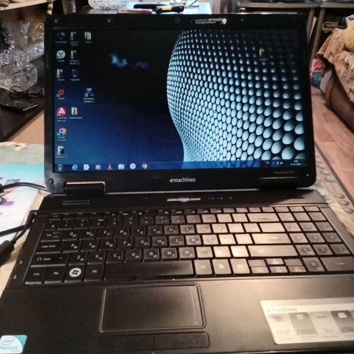Ноутбук  ЕМАШИНЕС виндовс 7