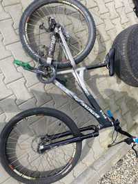 Bicicleta cu cadru specialized