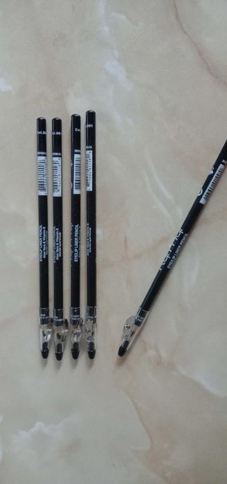 Черный карандаш для губ и глаз