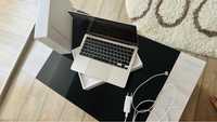 MacBook Air with Apple M2 chip 13.6-inch 521gb