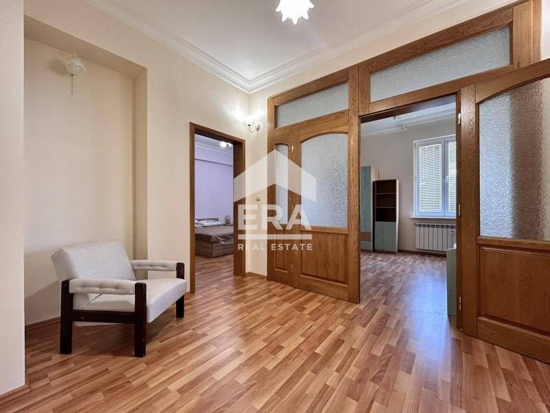 Дава се под наем Тристаен апартамент в София, Център - 101 кв.м за 800 € - Снимка #4