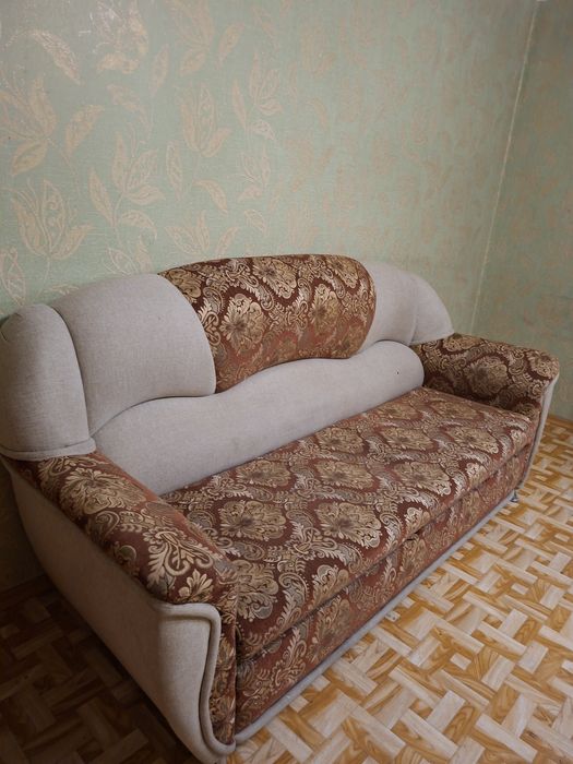 Диван раскладной,выдвигается