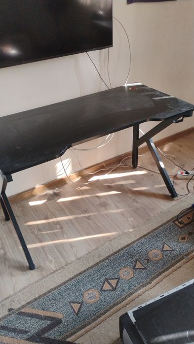 Vând masă gaming