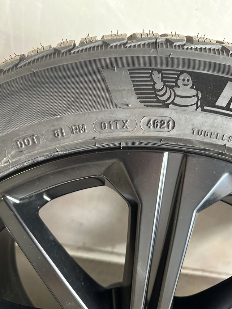 Джанти с нови зимни гуми за БМВ x4, x5, x6, x7. Размер 275/45/20