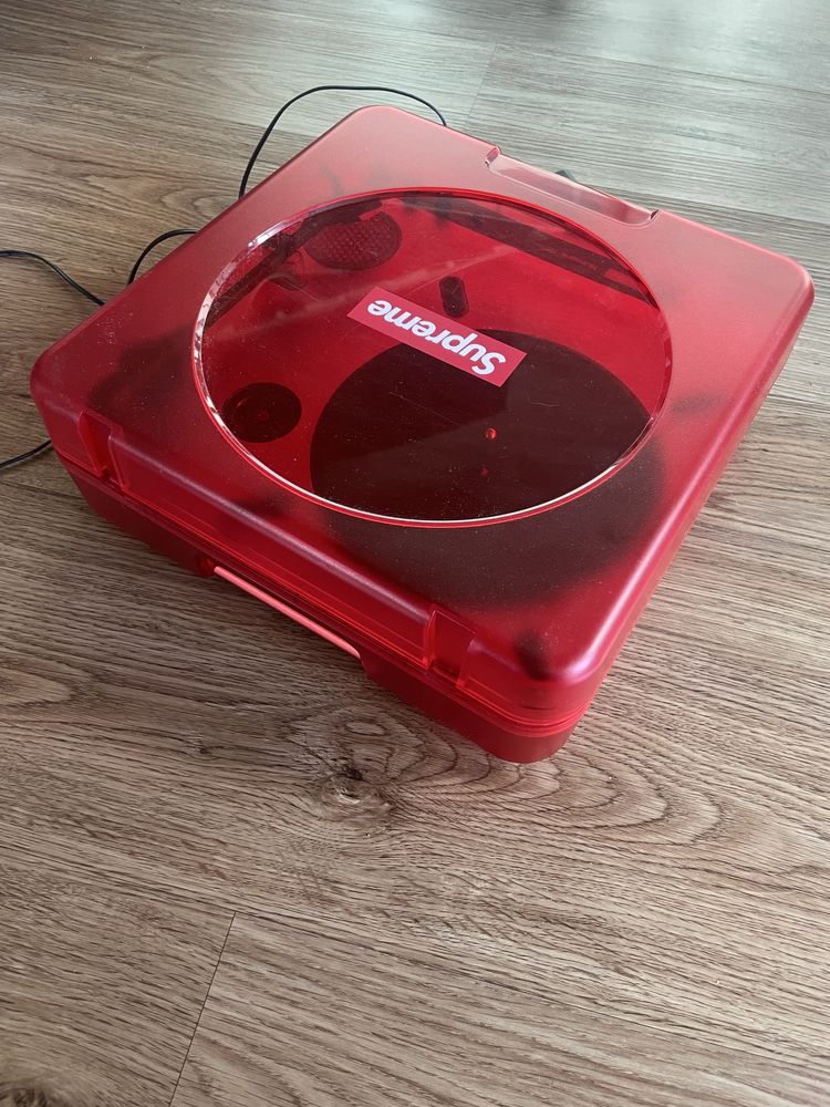 Supreme®/Numark® PT01 Portable Turntable Грамофон