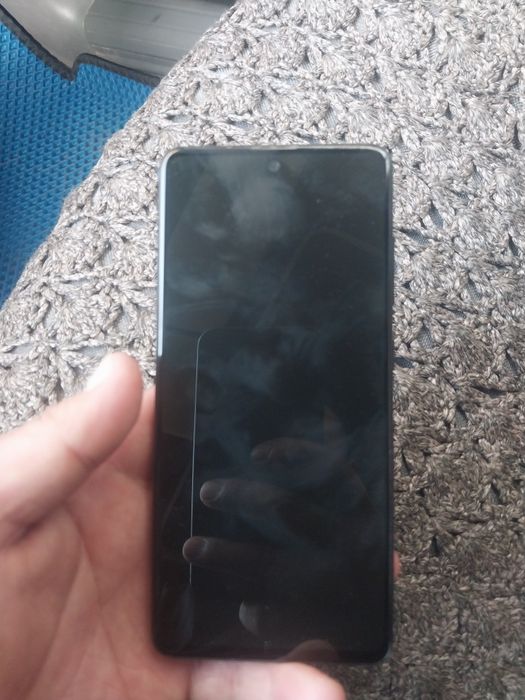 Продается самсунг А 51 в хорошем состоянии,минусов нет