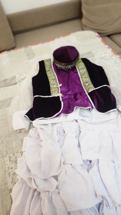 Платье казакша состоя норм бело фиолет