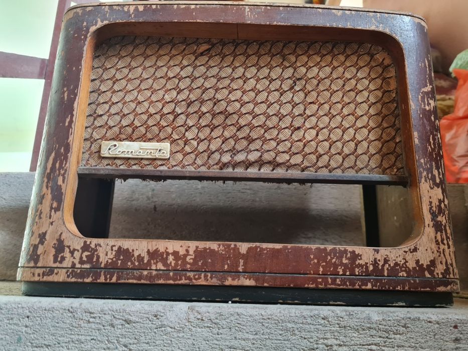 Carcasa radio romanesc Romanta, comunism