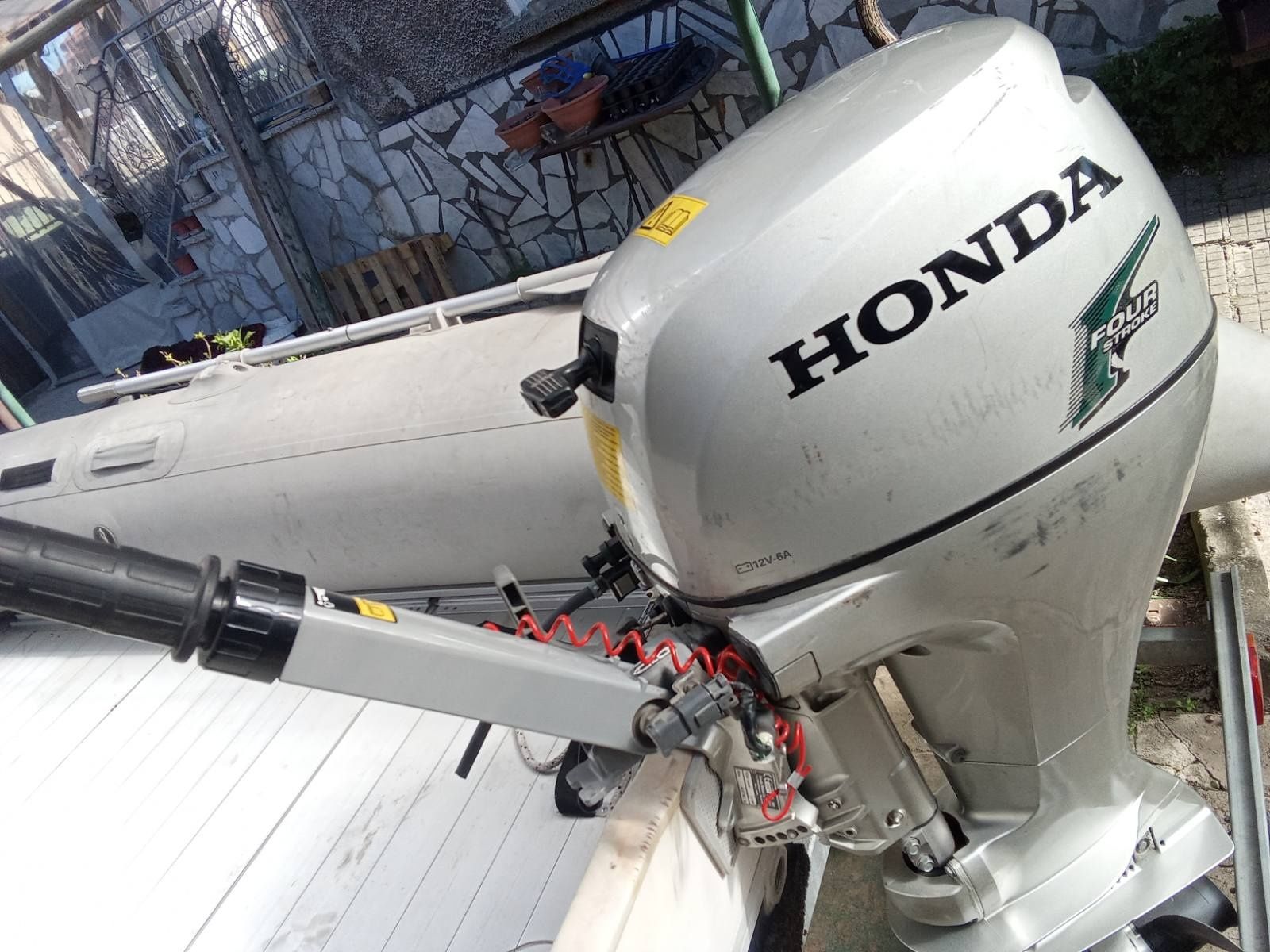 Извънбордов двигател за лодка Хонда 8коня къс бутуш