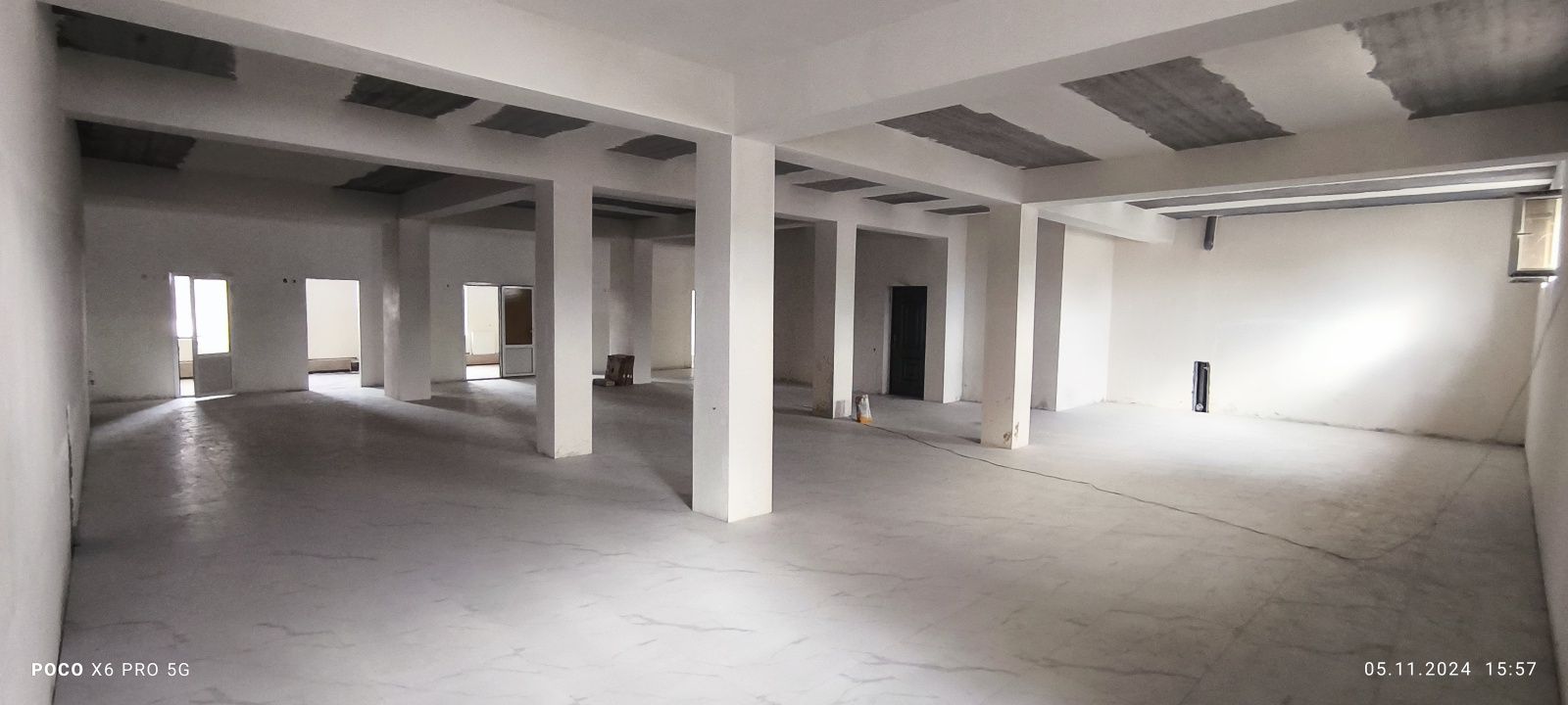 Сдаётся в аренду помещения на 2 этаже, площадью 190м², вдоль дороги.