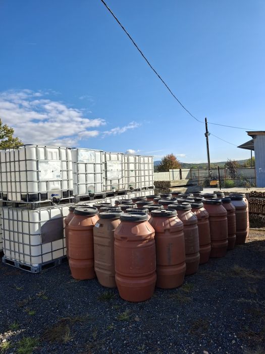 Butoaie 1000 L curate palet fier.