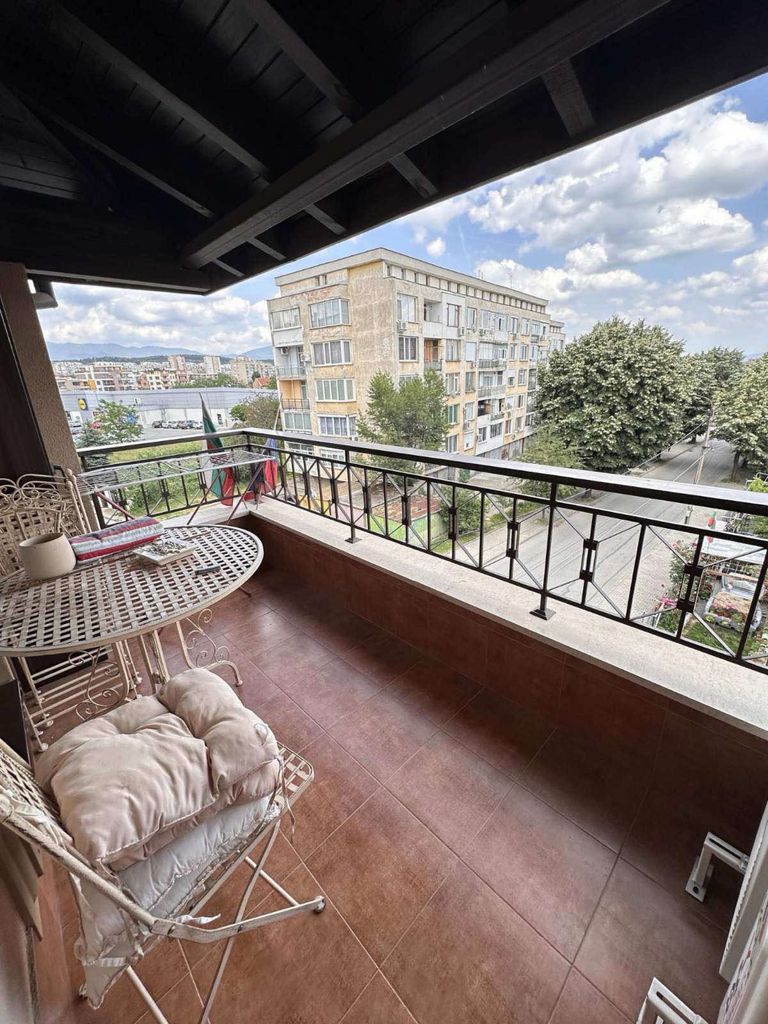 Продава се Тристаен апартамент в Казанлък - 133 кв.м за 1342 €/кв.м - Снимка #3