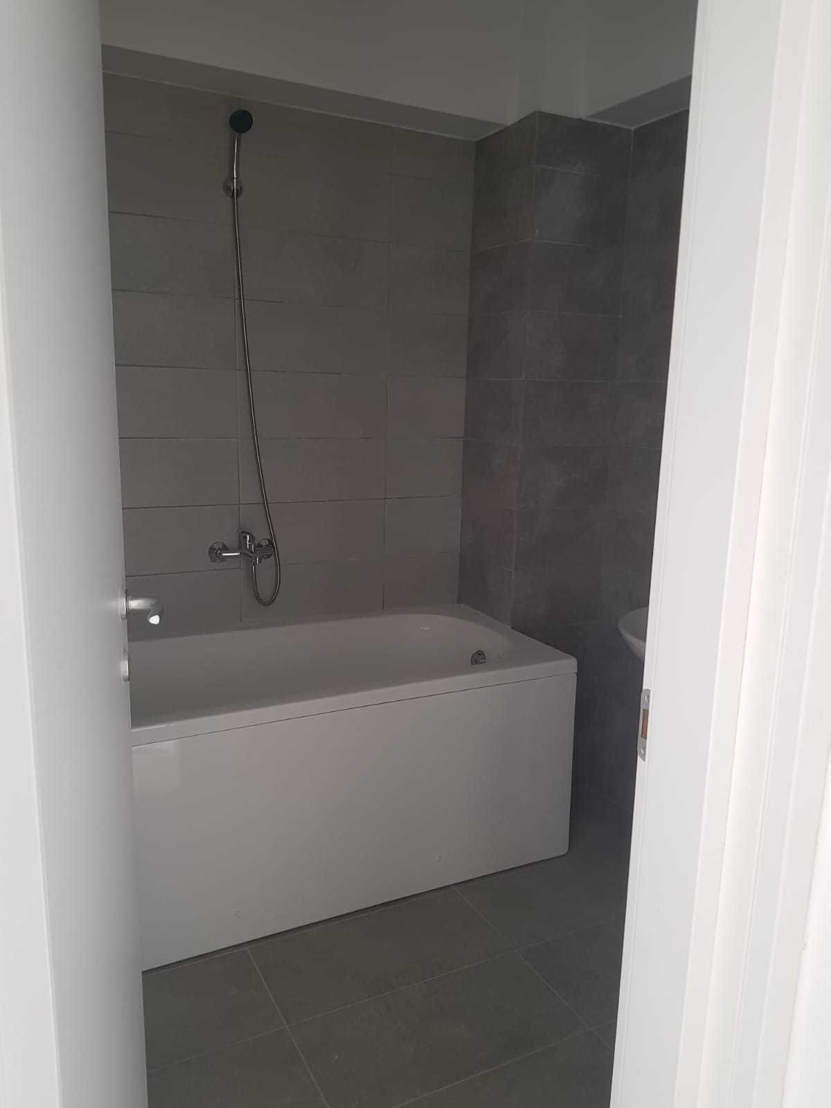 Apartament cu 3 camere in bloc nou Ploiesti. Promo 800 euro mp + tva.