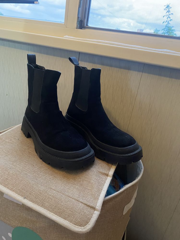 Продам зимнюю женскую обувь
