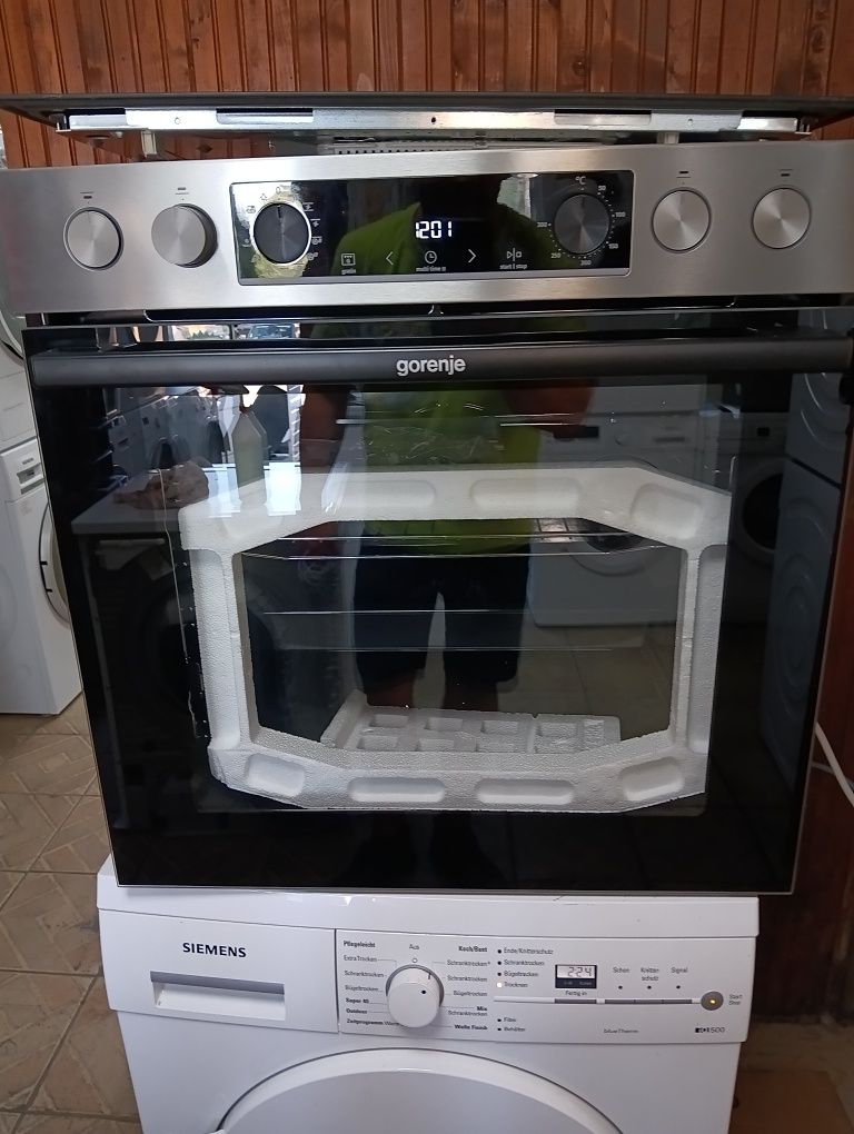 Чисто нова печка за вграждане с индукционни котлони Gorenje с Гаранция