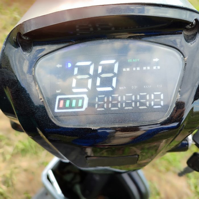 Скутер (электрический велосипед) sk8