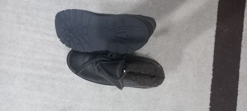 Продаю ботинки зимние