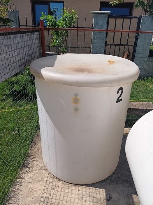 Vind butoi de plastic