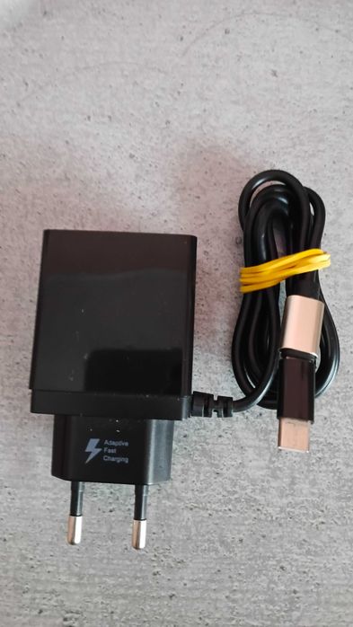 incarcator fast charging 3 USB, 1 micro USB cu adaptor la tip C