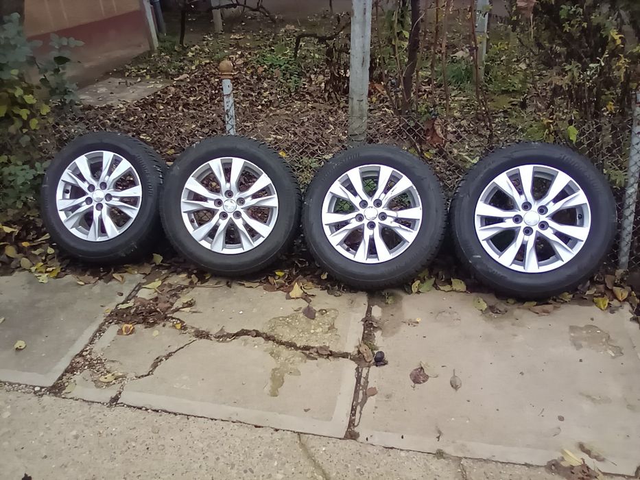 vand jante aliaj pt Subaru/ Toyota cu anvelope iarna 185 65 R15