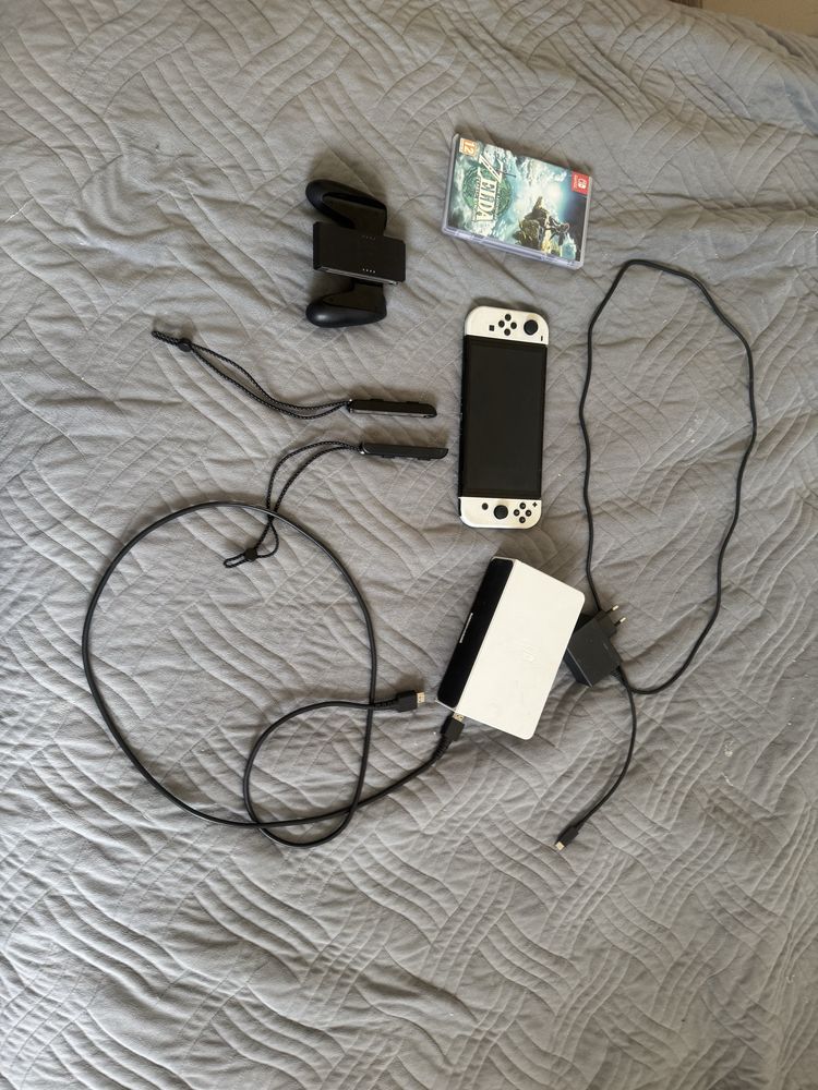Срочно! Продаю nintendo switch oled Есть уместный торг+ Игра
