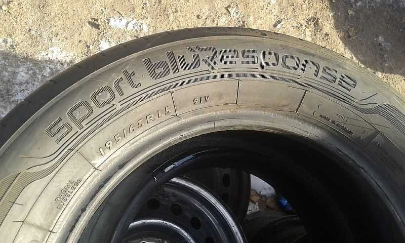 Шины 195/65 R15 - "Dunlop Sport bluResponse" (Германия), летние.