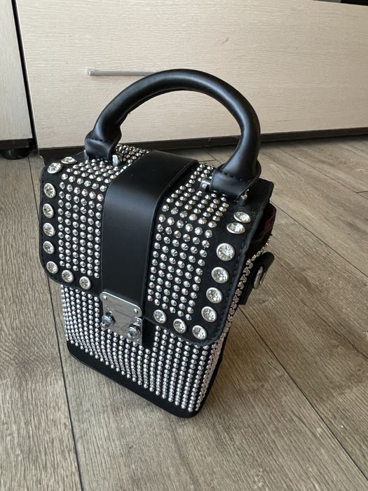 Чисто нова дамска елегантна чанта с камъчета