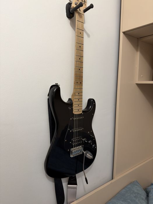 Squier Sonic Stratocaster HSS mn black