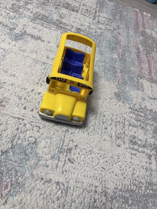 Autobuz scolar ca nou