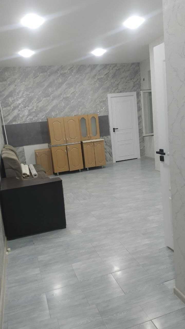Chorsu 2sotixlik hovli kelishib sotiladi