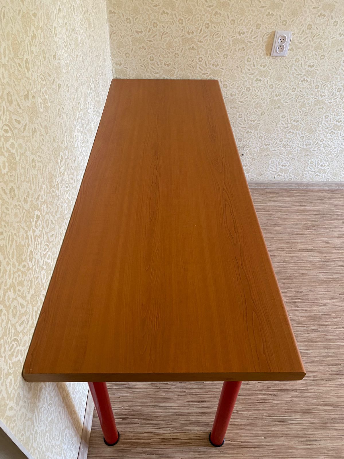 Продам стол 1,70 ×60