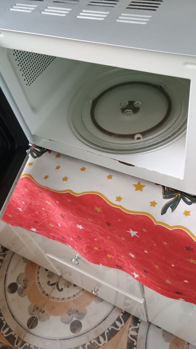 Vând cuptor cu microunde
