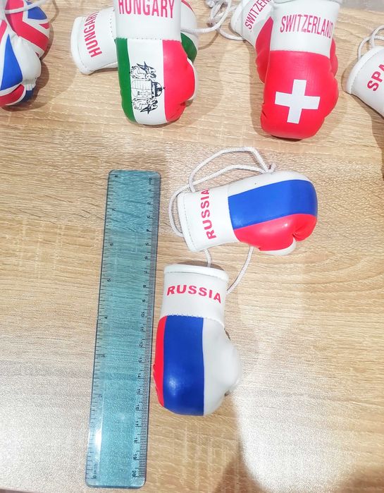 Мини боксови ръкавици автоаксесоар