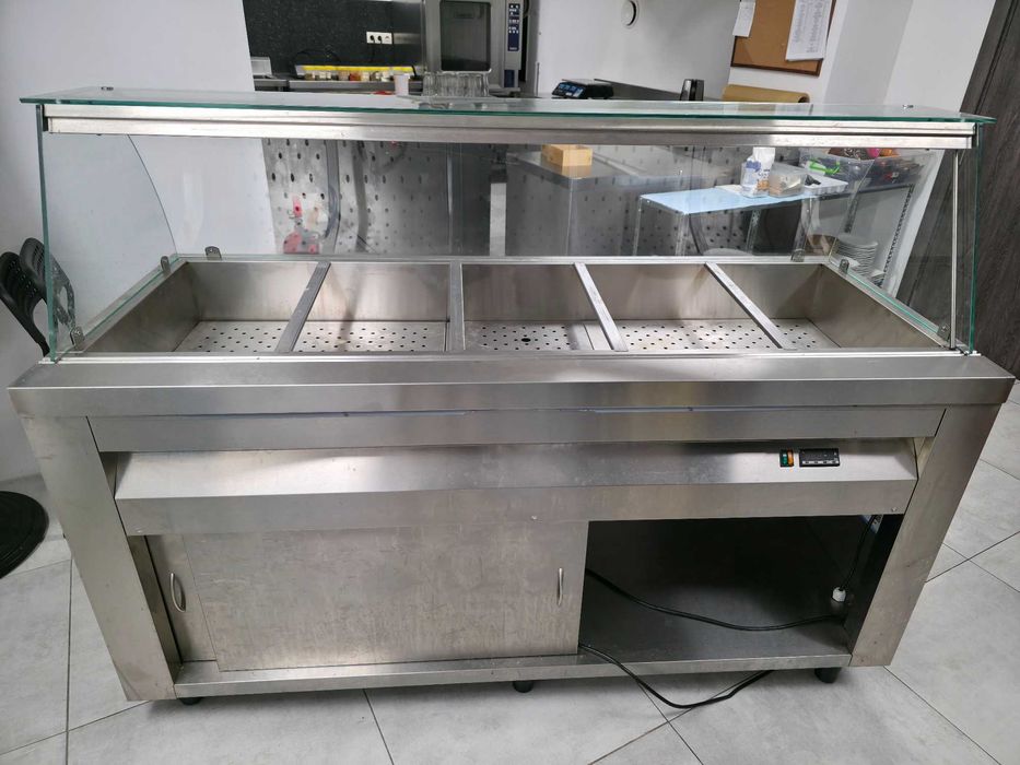 Топла витрина за храна с място за съхранение