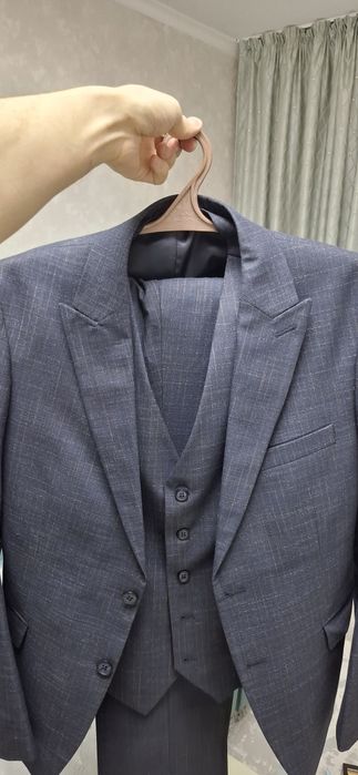 Продам мужской классический костюм