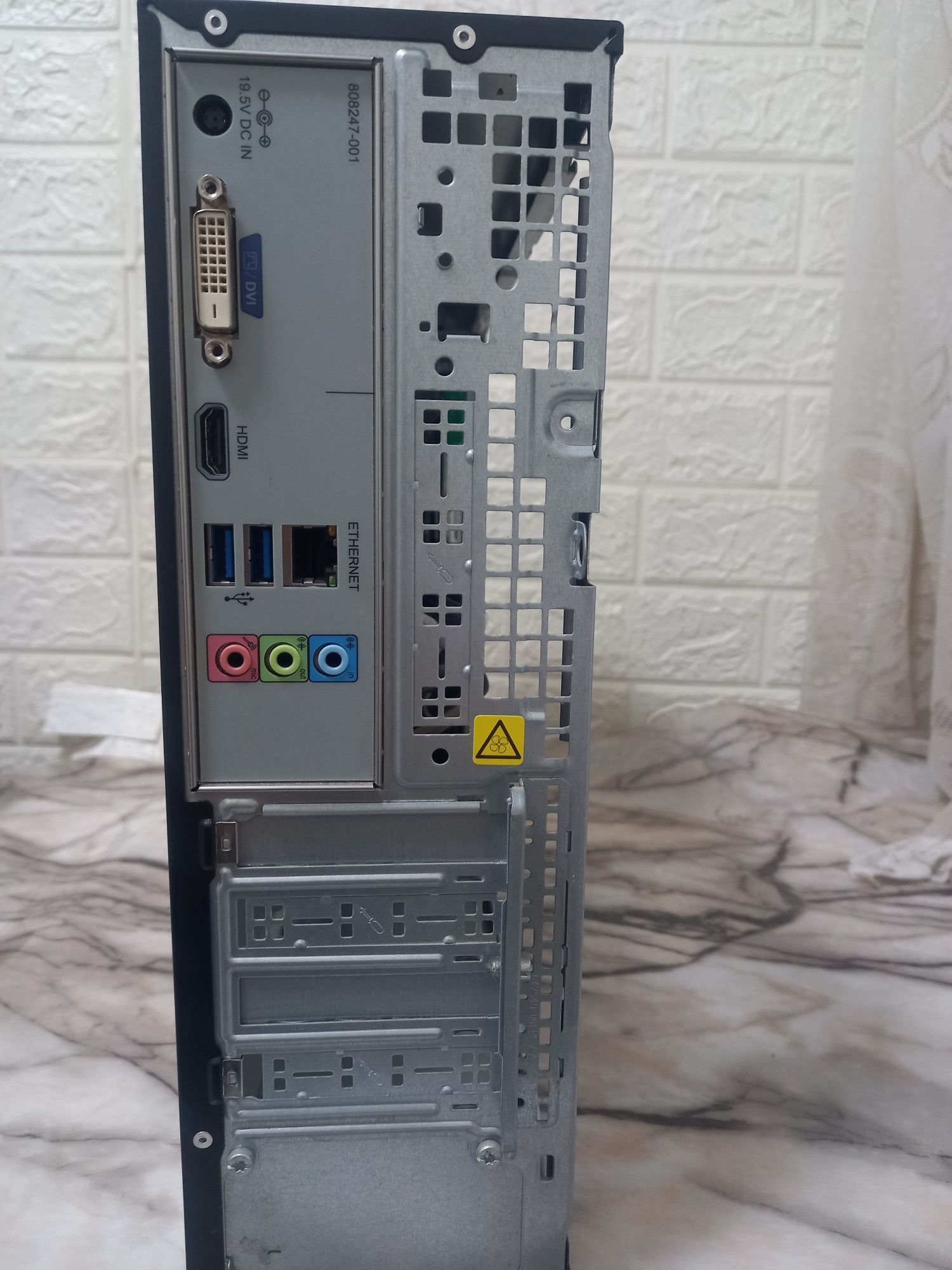 Компютър HP Slimline  Intel® Celeron® Processor N3050 8gb SSD